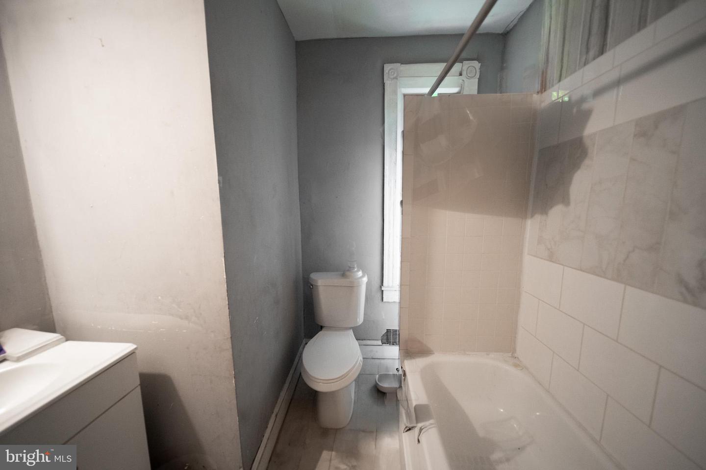 2869 Woodbrook Ave Property Photo 12