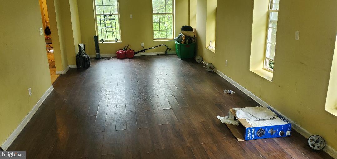 1013 Poplar Grove St Property Photo 2