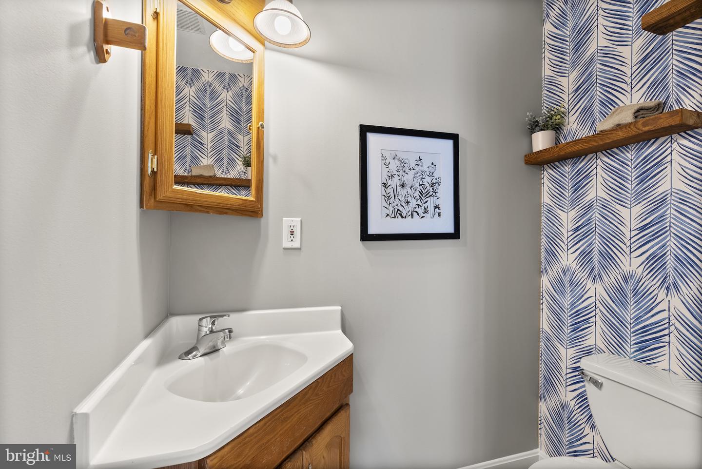 113 W Clement St Property Photo 10