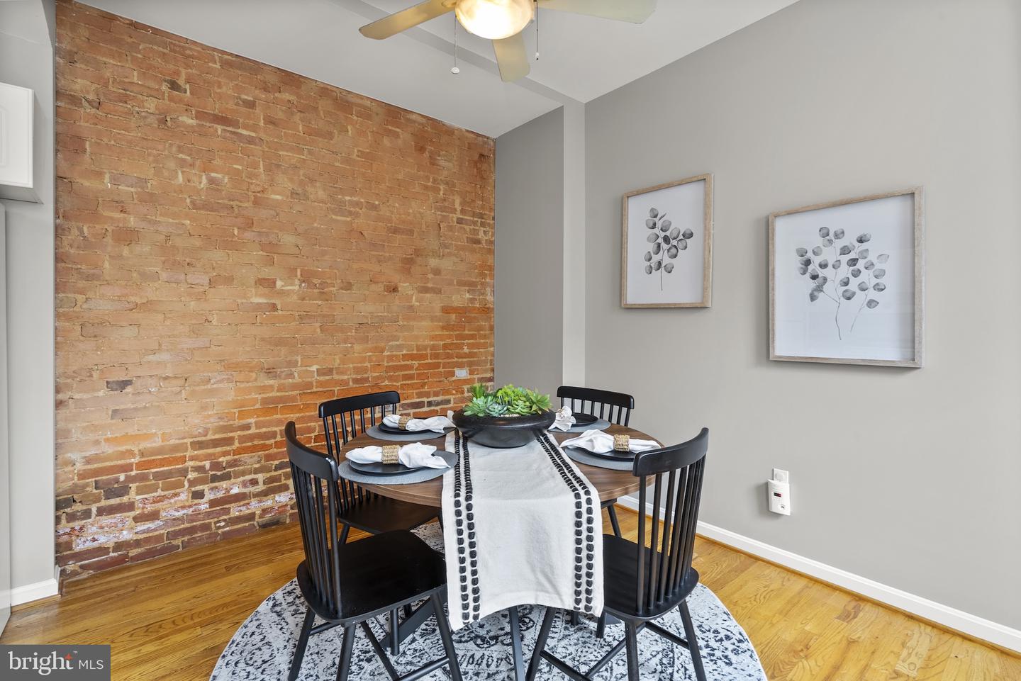 113 W Clement St Property Photo 15