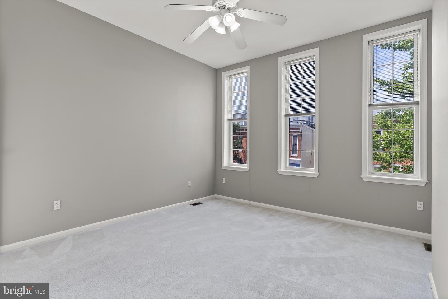 113 W Clement St Property Photo 21