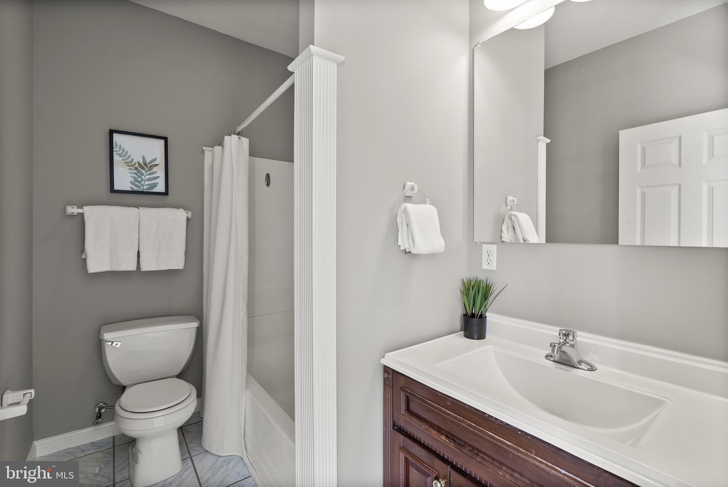 113 W Clement St Property Photo 22