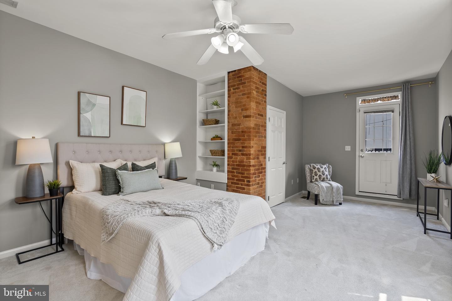 113 W Clement St Property Photo 24