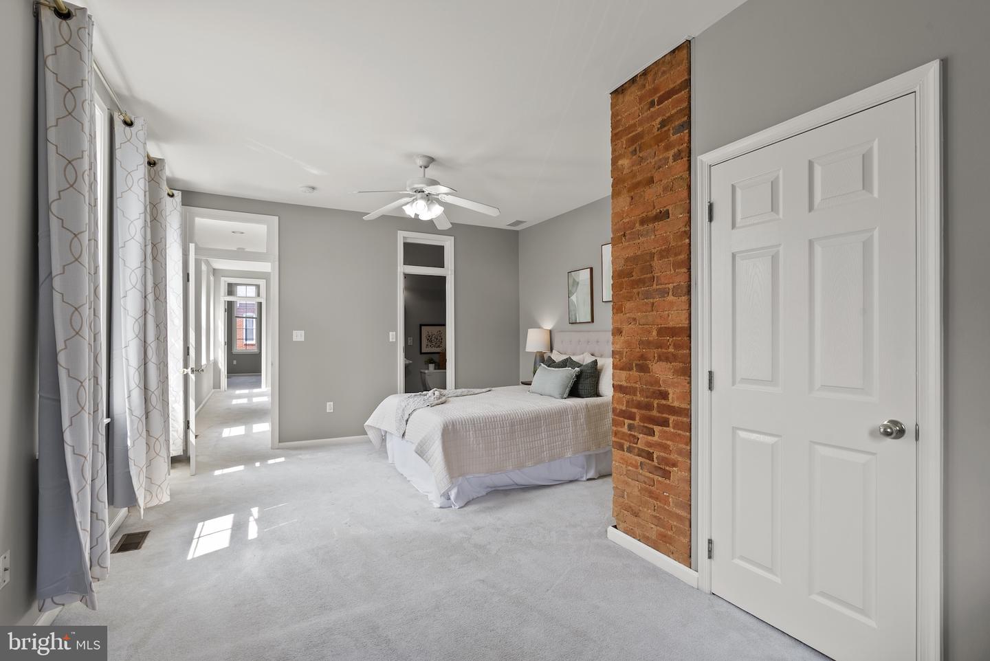 113 W Clement St Property Photo 29