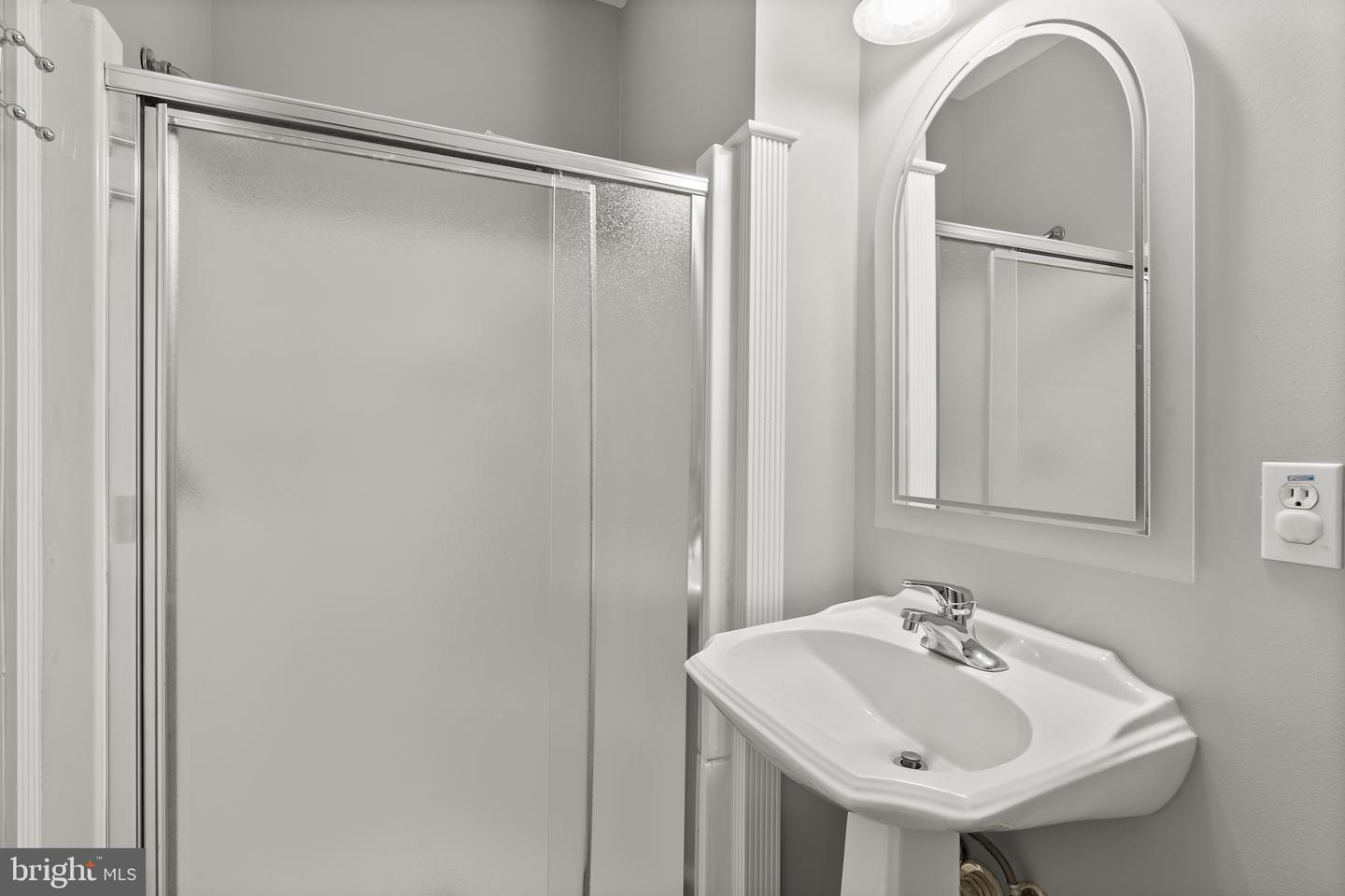 113 W Clement St Property Photo 31