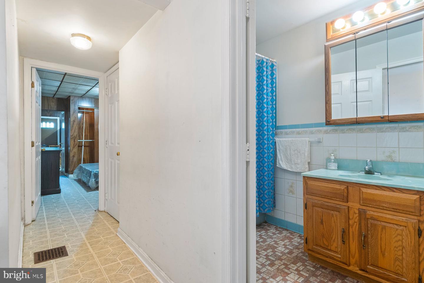 1725 Hollins St Property Photo 8