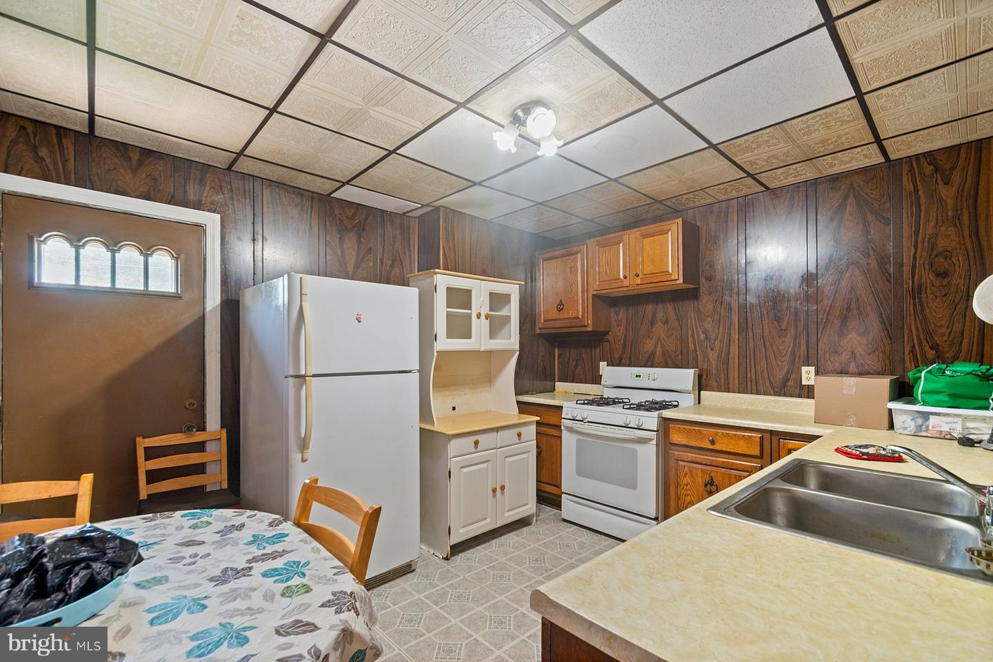 1725 Hollins St Property Photo 11