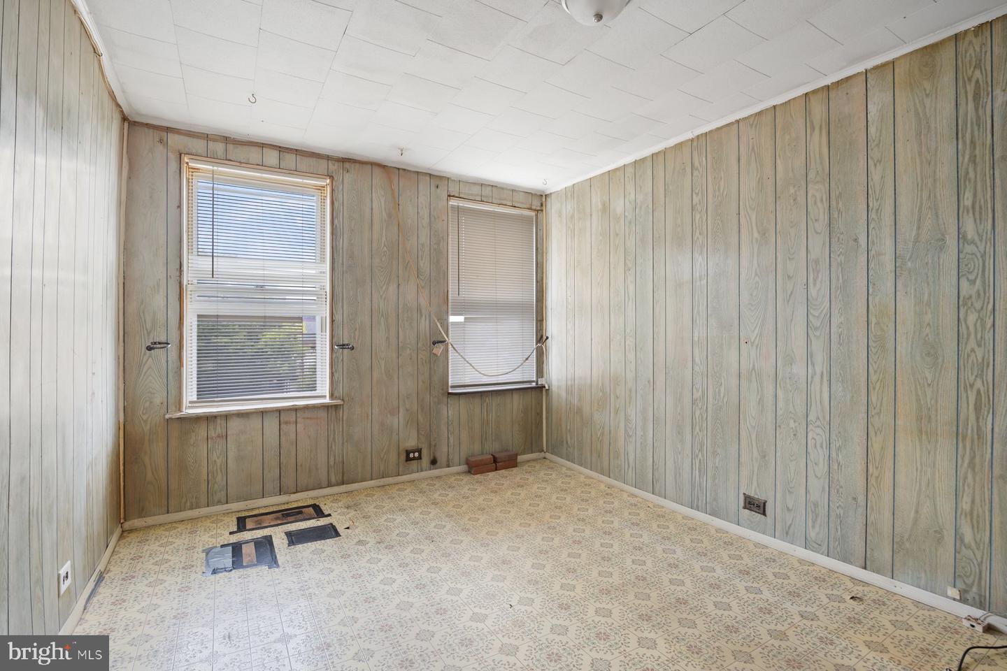 1725 Hollins St Property Photo 17