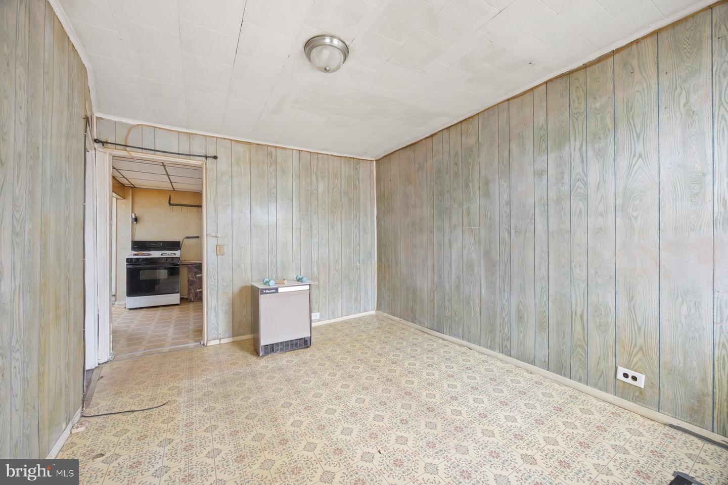 1725 Hollins St Property Photo 18