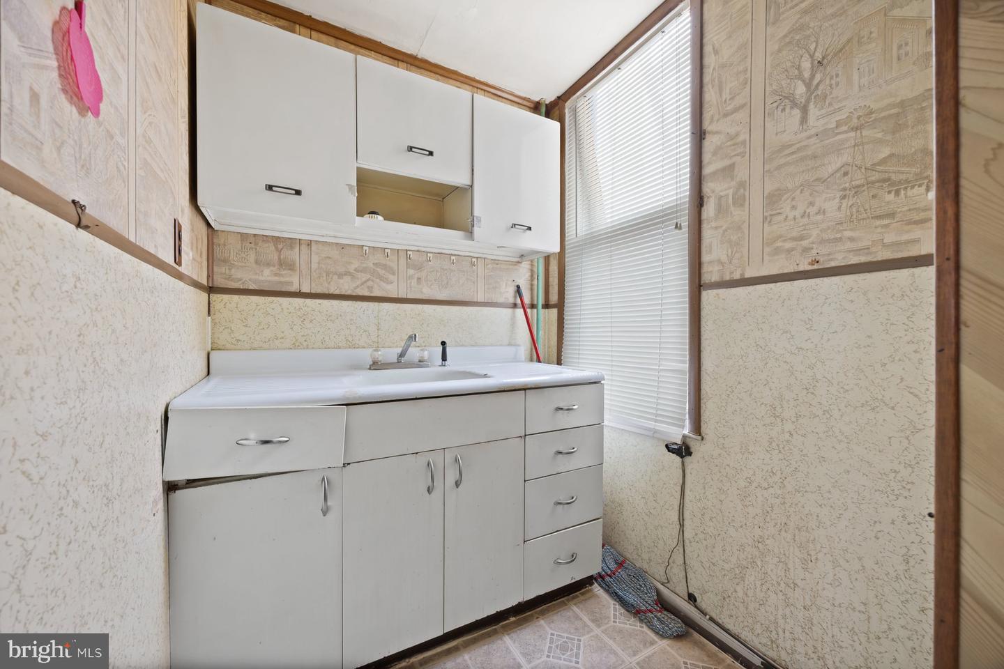 1725 Hollins St Property Photo 25