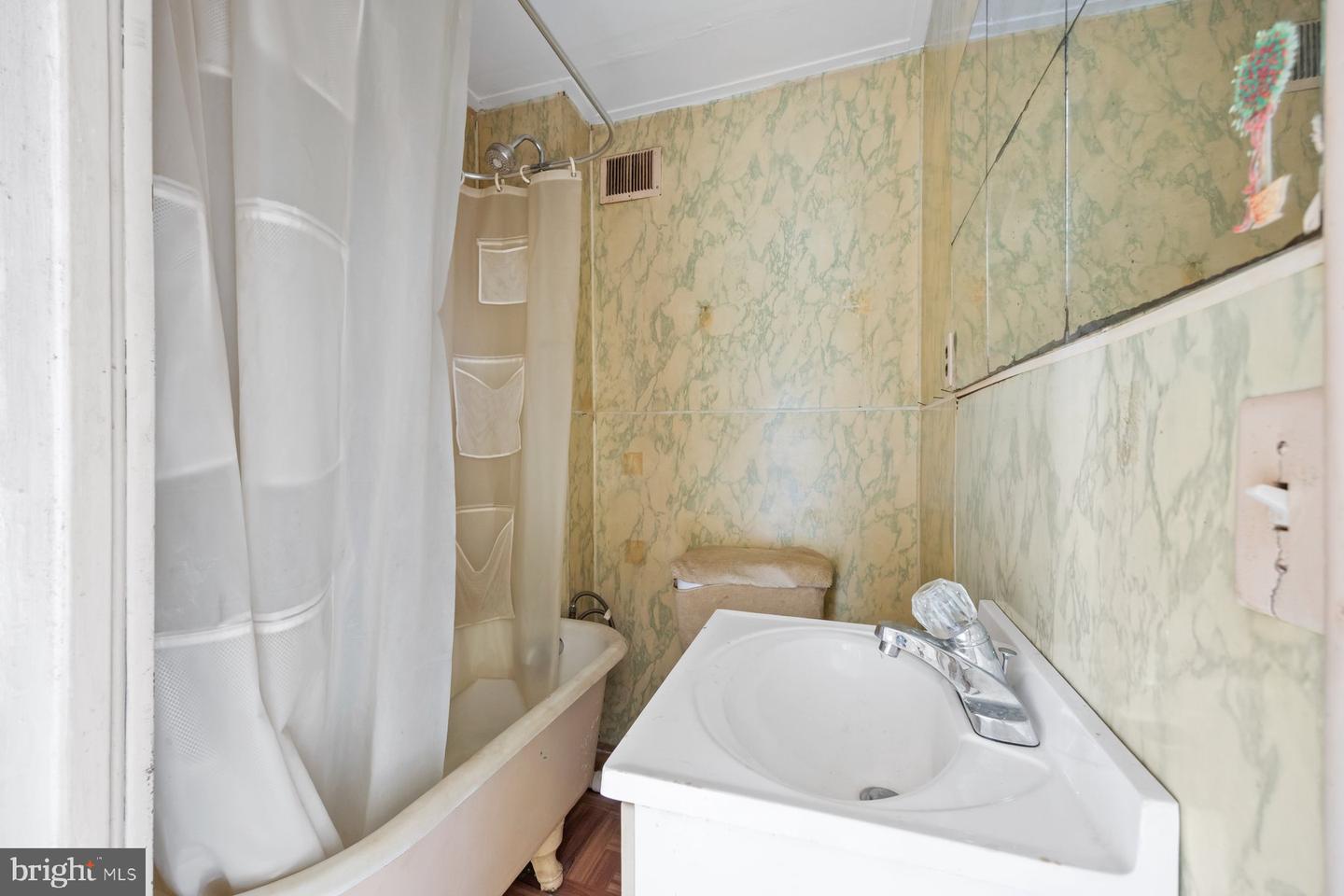 1725 Hollins St Property Photo 26