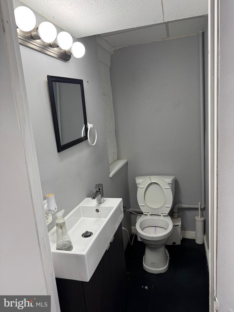 1013 N Charles St Property Photo 6