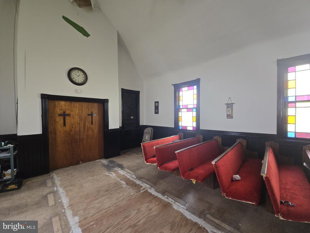 2111 Hollins Ferry Rd Property Photo 8