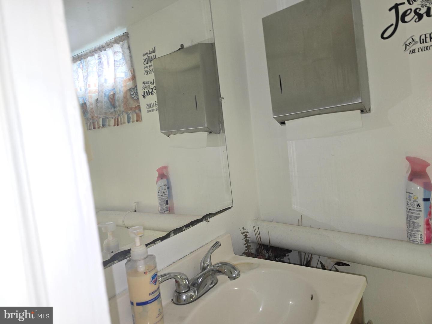 2111 Hollins Ferry Rd Property Photo 11