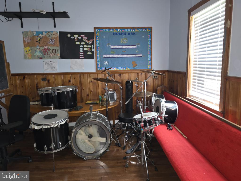 2111 Hollins Ferry Rd Property Photo 20