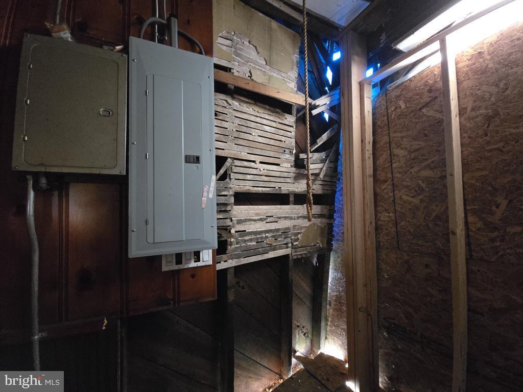 2111 Hollins Ferry Rd Property Photo 28