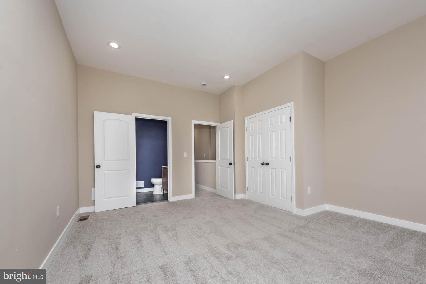 1713 N Bond St Property Photo 10