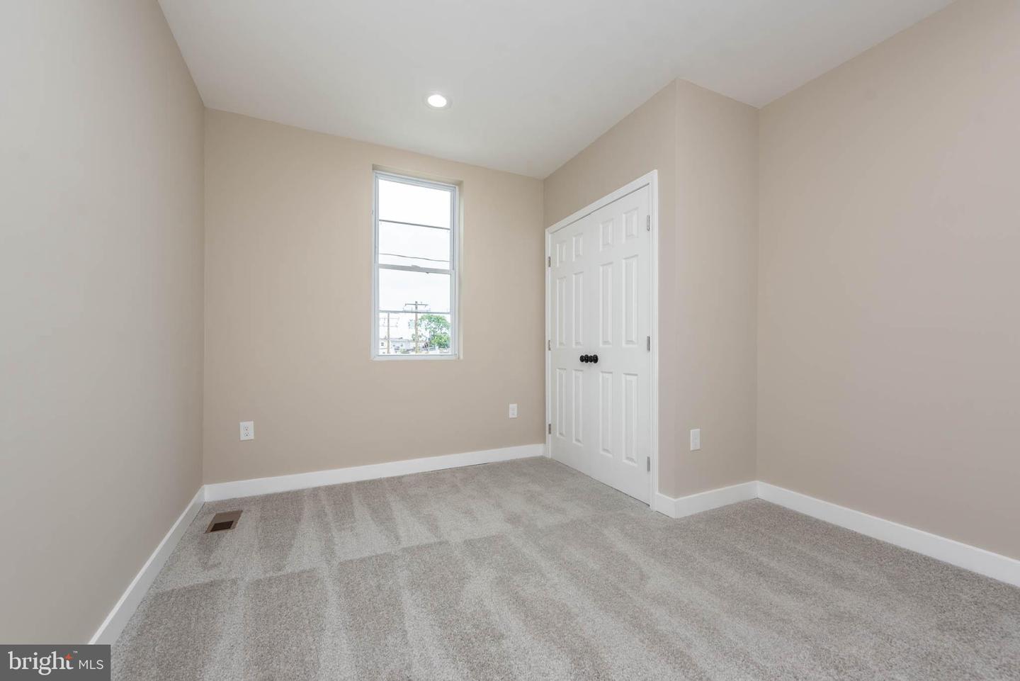 1713 N Bond St Property Photo 17