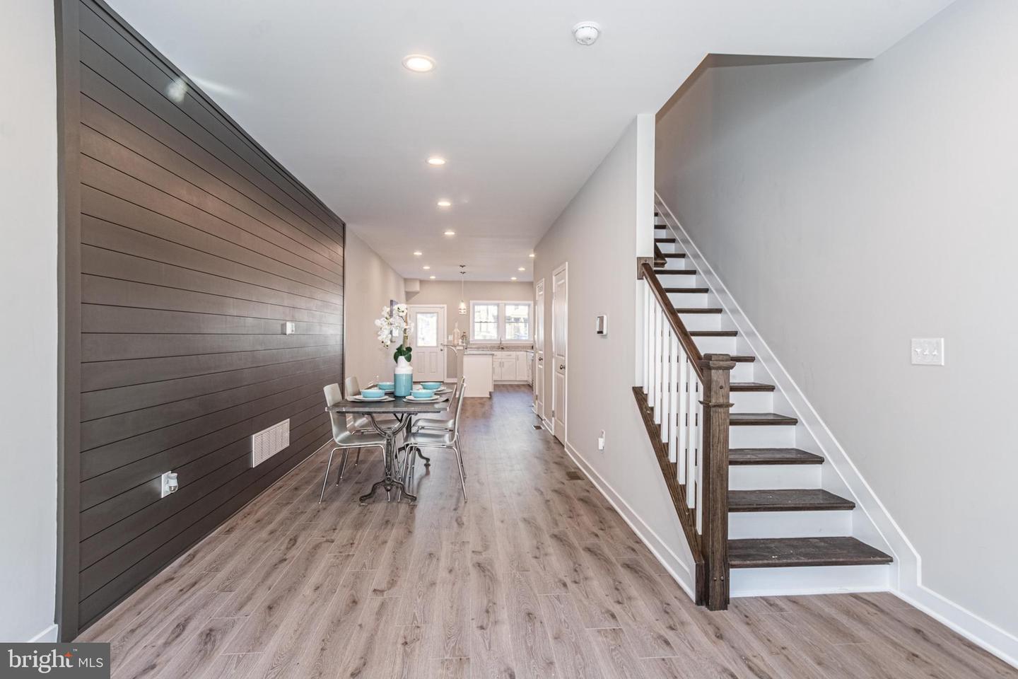 1328 Division St Property Photo 5