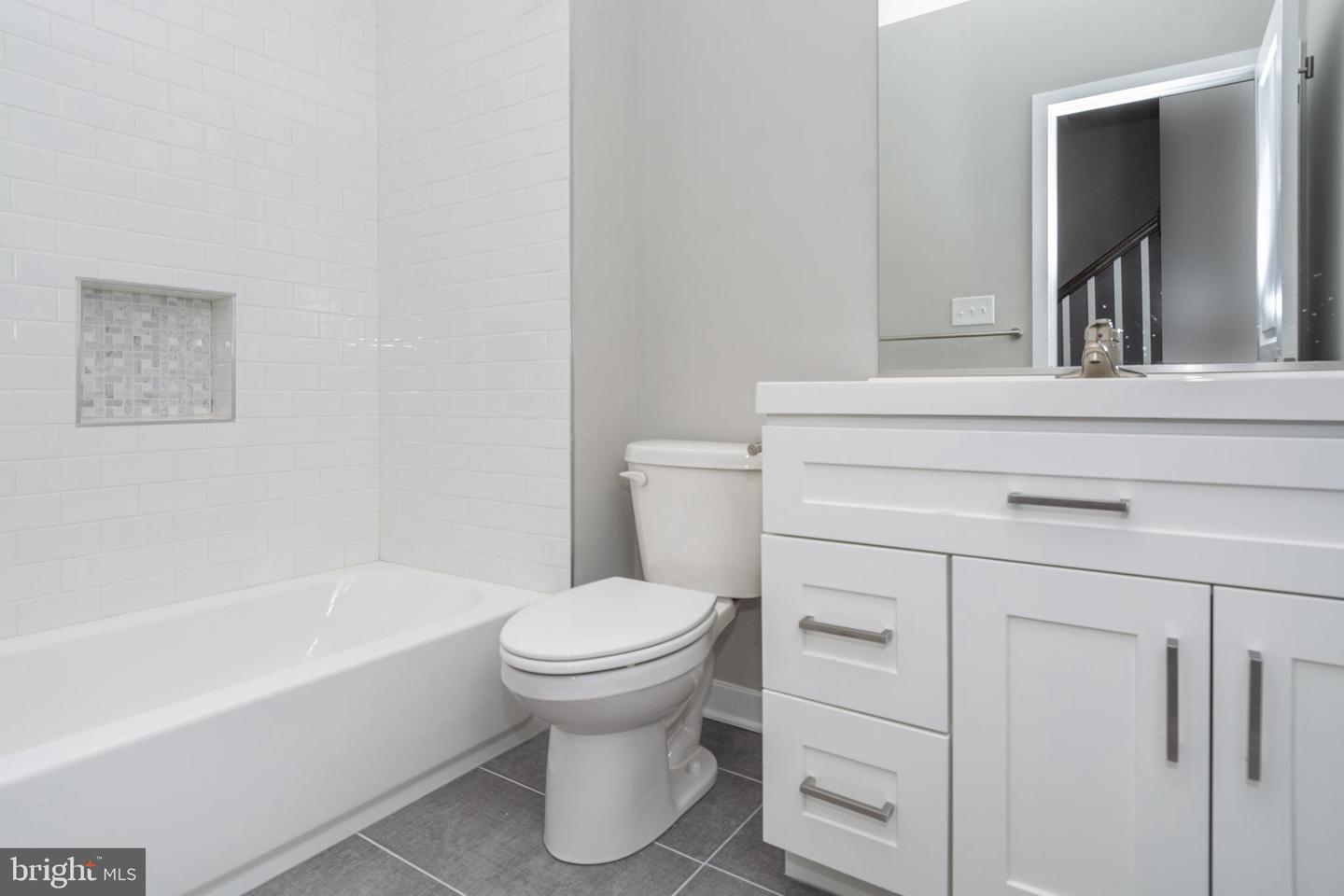1328 Division St Property Photo 14