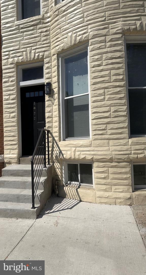 2022 N FULTON AVE Property Photo 1