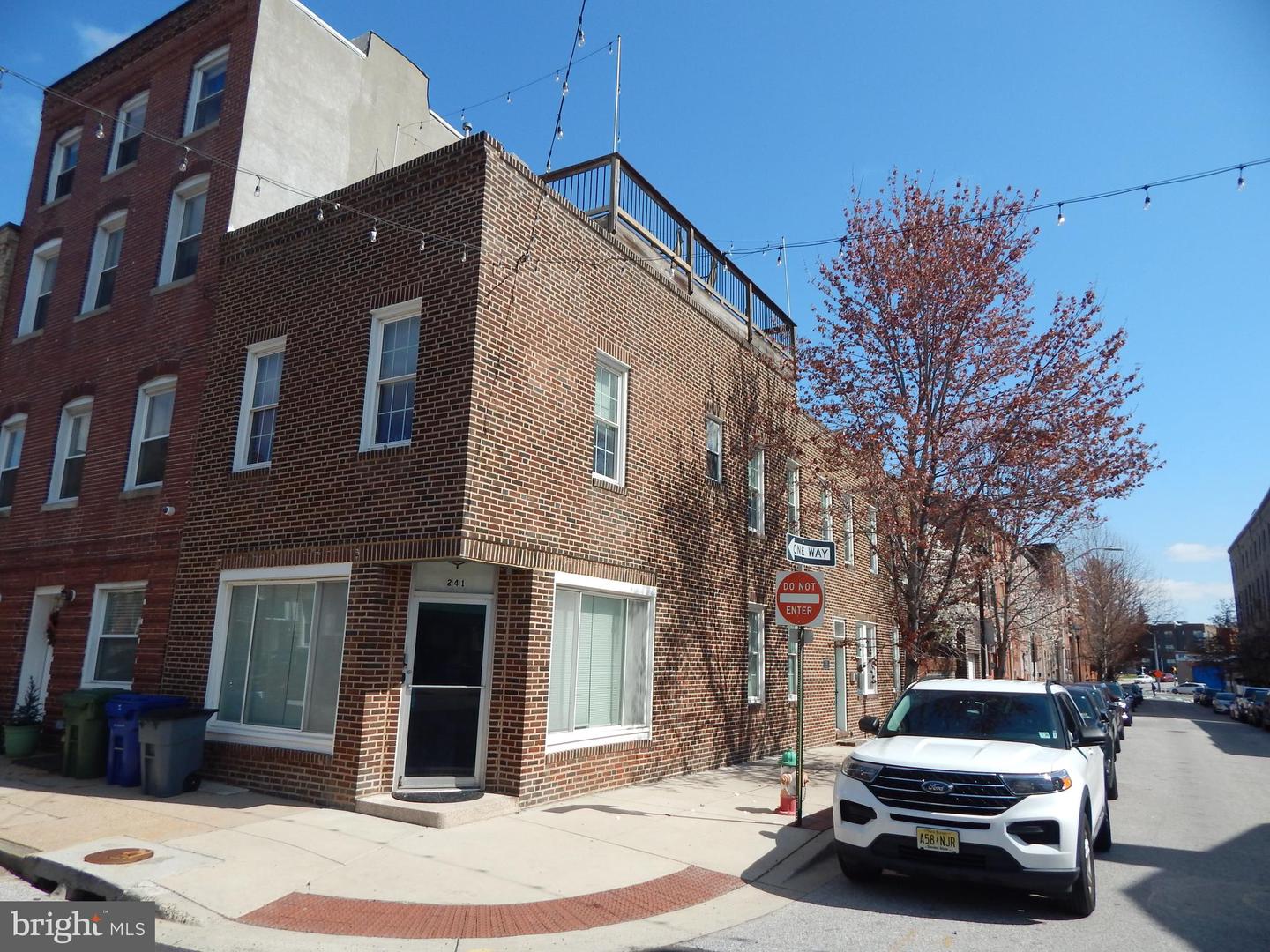 241 S EXETER ST Property Photo 1