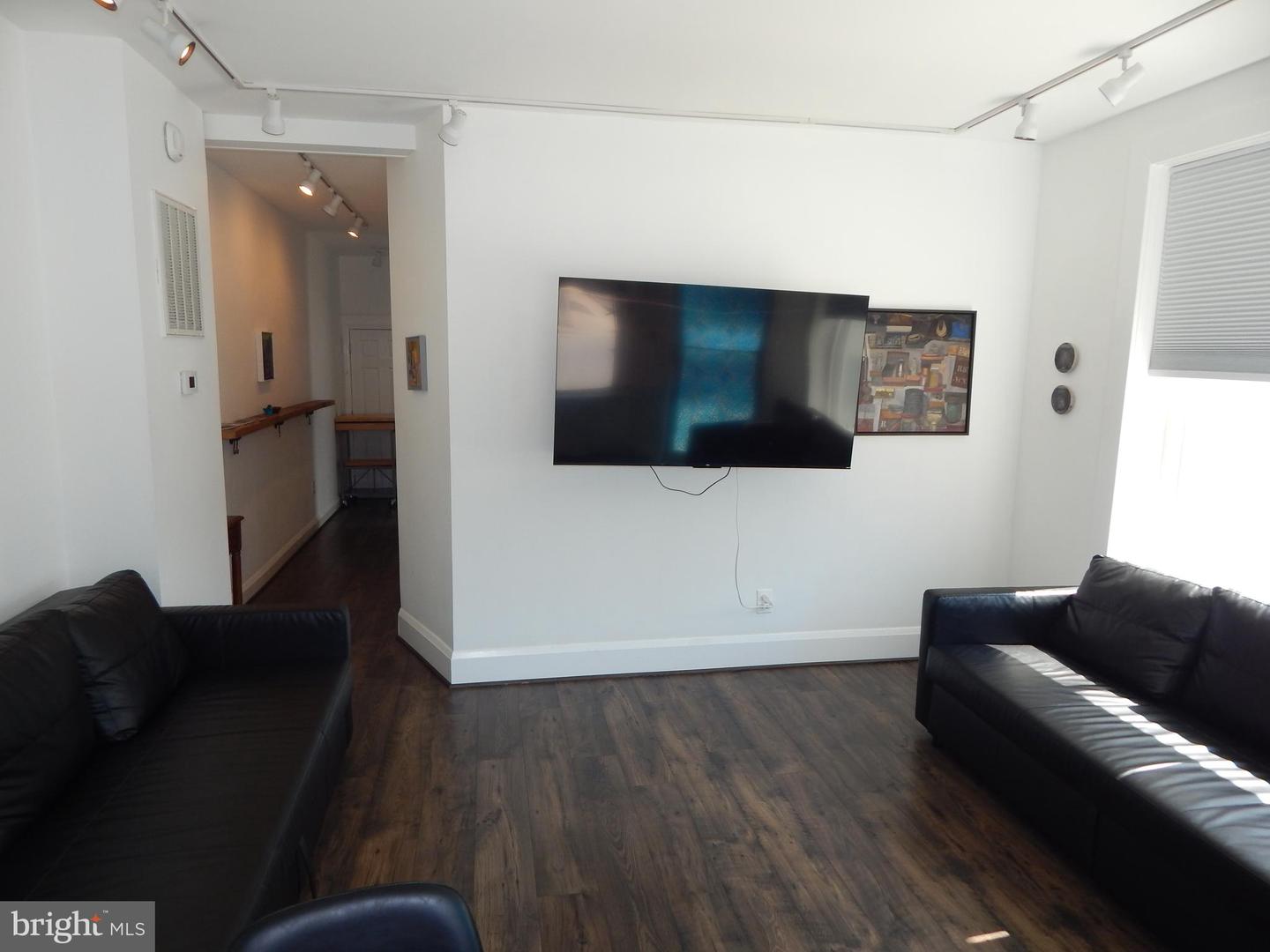 241 S Exeter St Property Photo 8