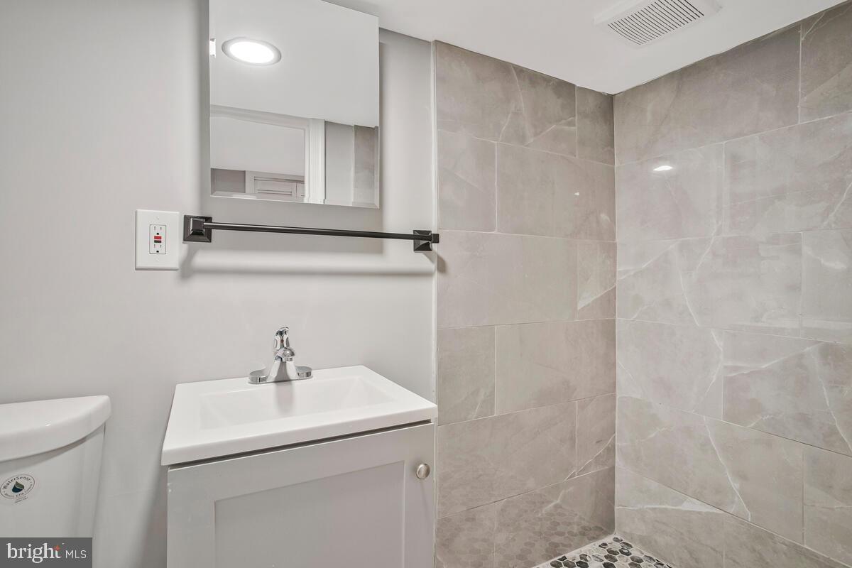 2505 Hollins St Property Photo 34