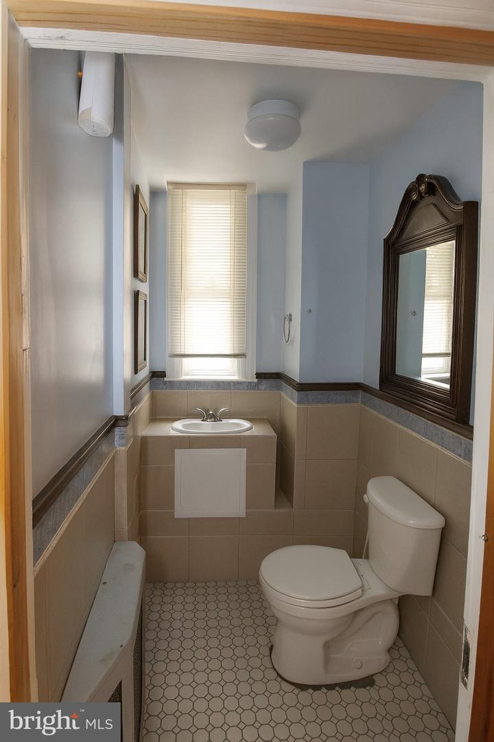 2425 W North Ave Property Photo 4