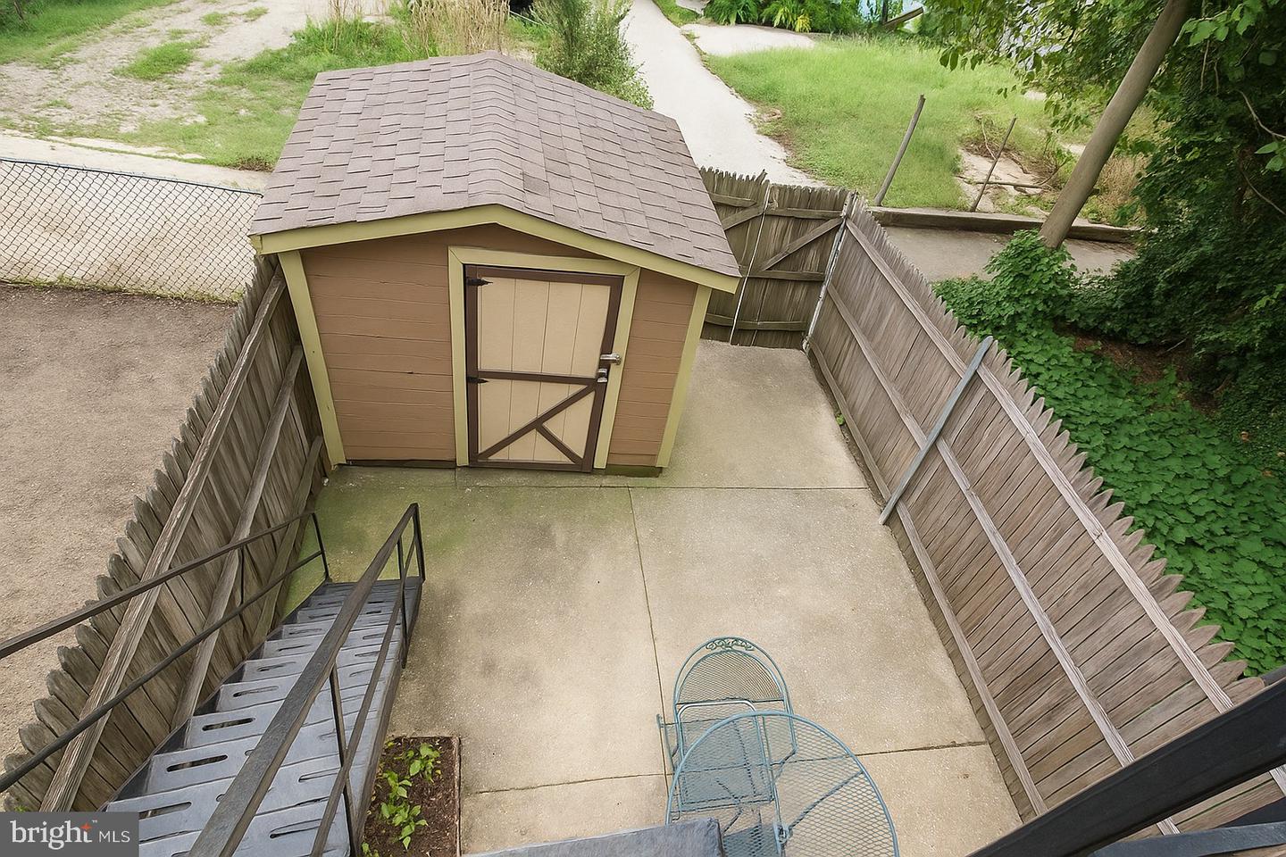 2425 W North Ave Property Photo 7