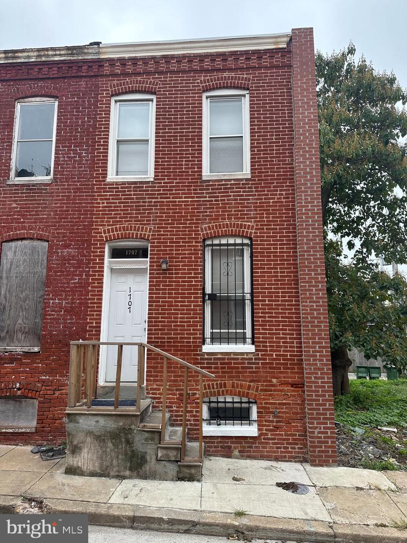 1707 N Dallas St Property Photo 1