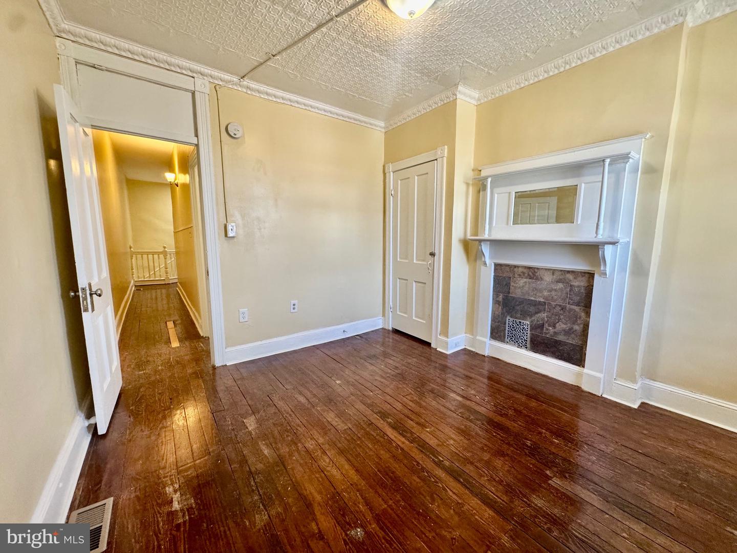 1942 W Fayette St Property Photo 10