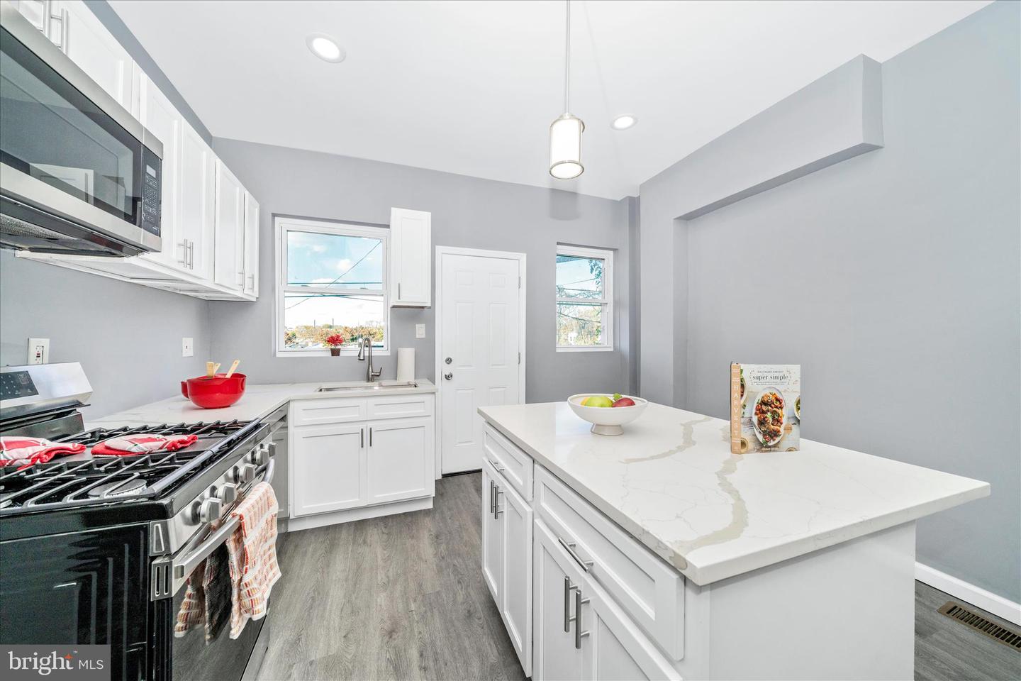 2224 W Fayette St Property Photo 2
