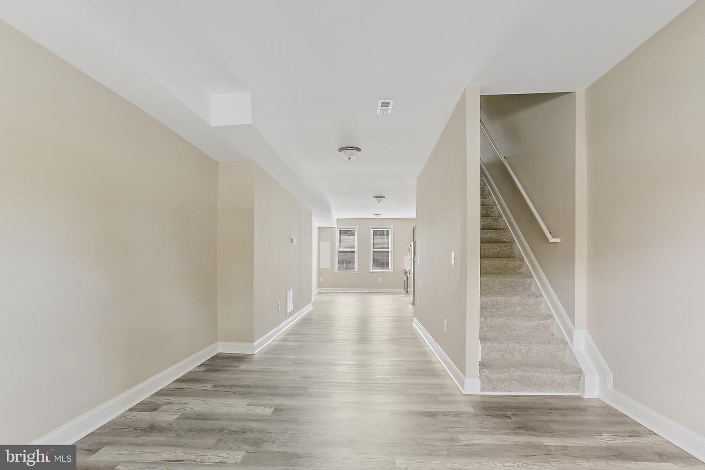 100 Collins Ave Property Photo 5