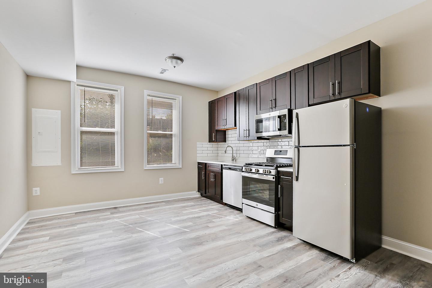 100 Collins Ave Property Photo 6
