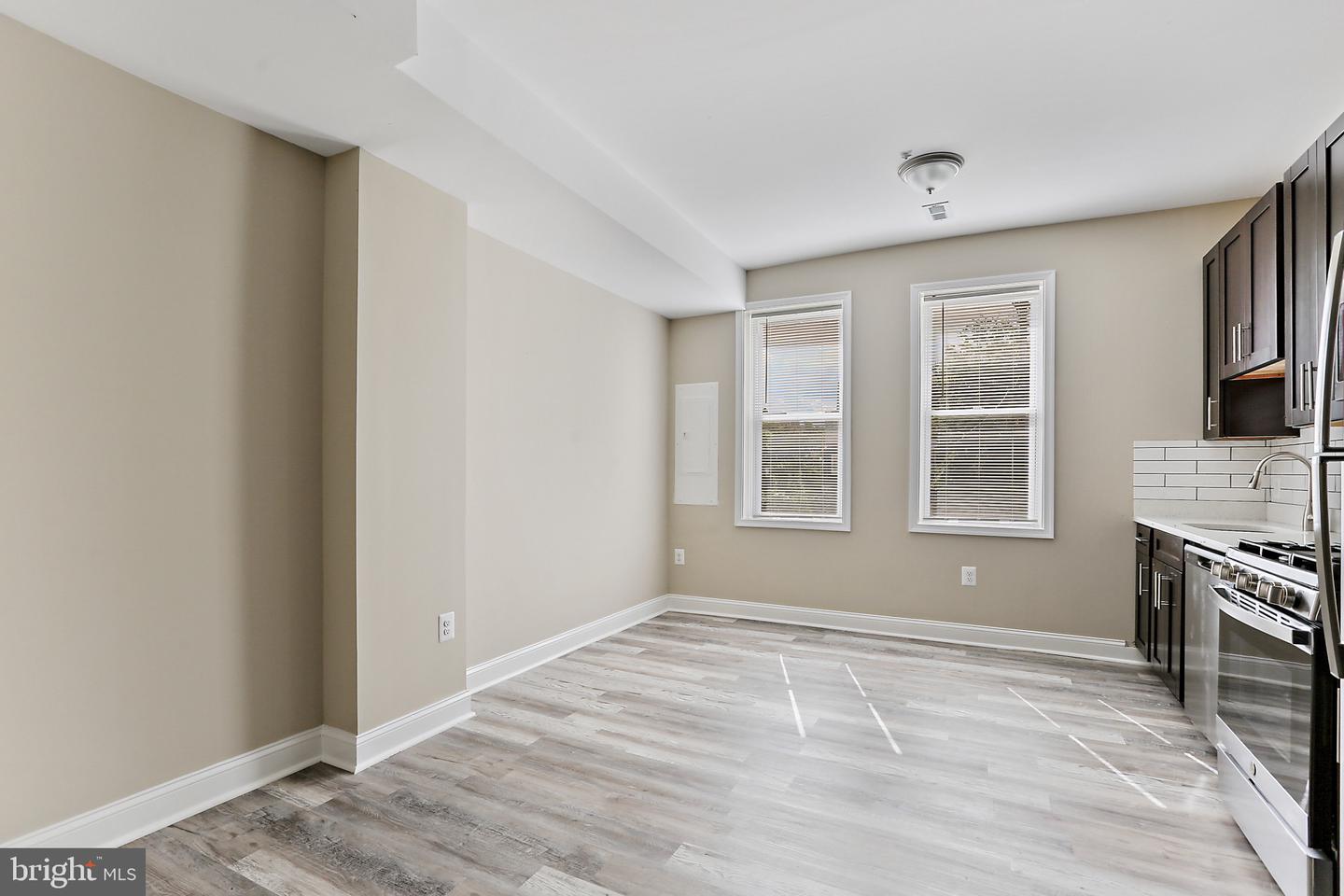 100 Collins Ave Property Photo 7