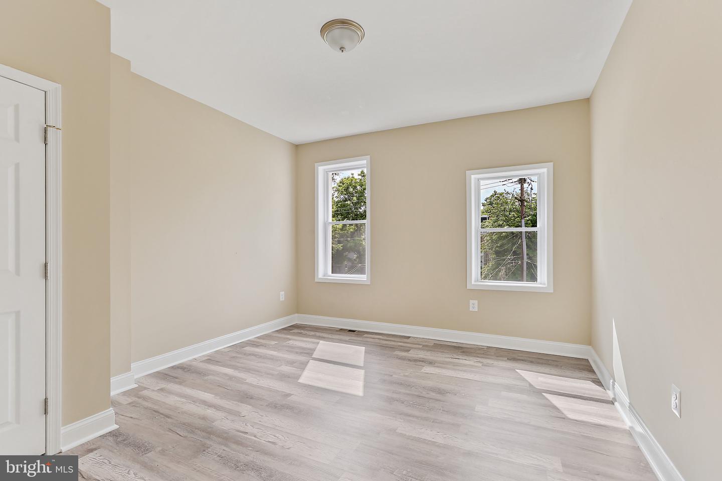 100 Collins Ave Property Photo 10