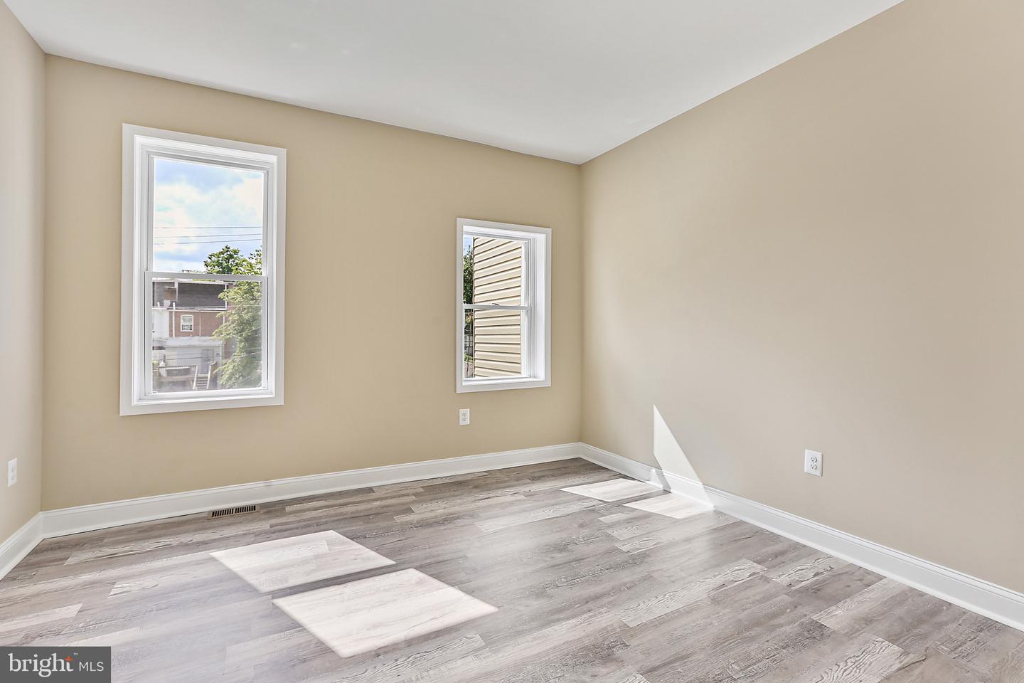 100 Collins Ave Property Photo 11