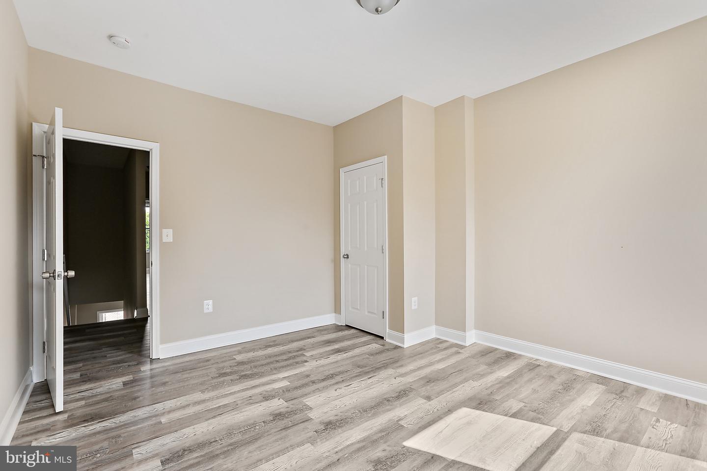 100 Collins Ave Property Photo 12