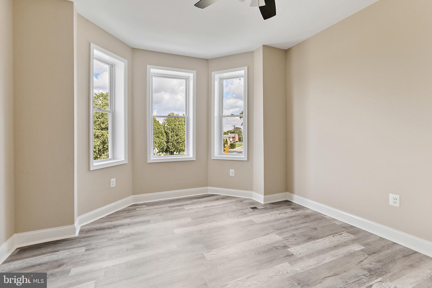 100 Collins Ave Property Photo 15