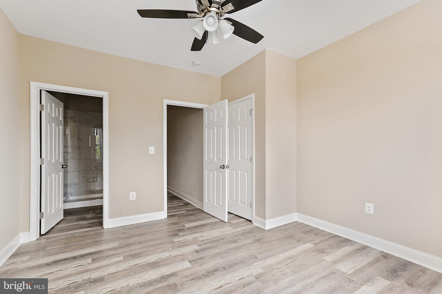 100 Collins Ave Property Photo 16
