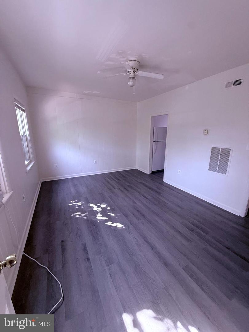 520 Baltic Ave #b Property Photo 2