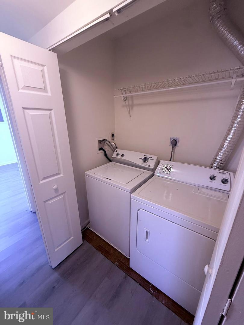 520 Baltic Ave #b Property Photo 6