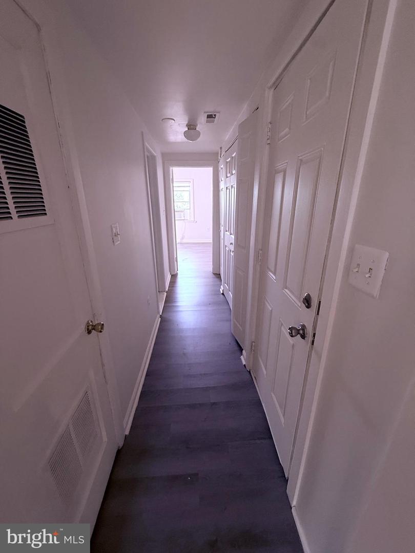 520 Baltic Ave #b Property Photo 7