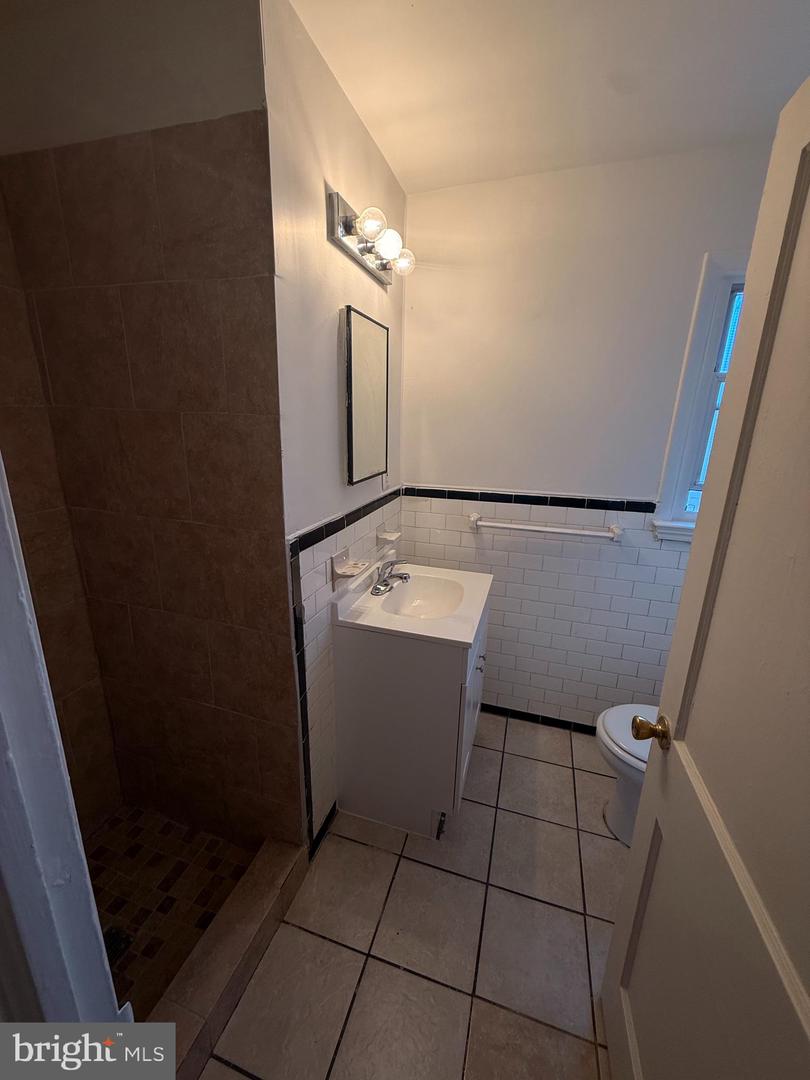 520 Baltic Ave #b Property Photo 9