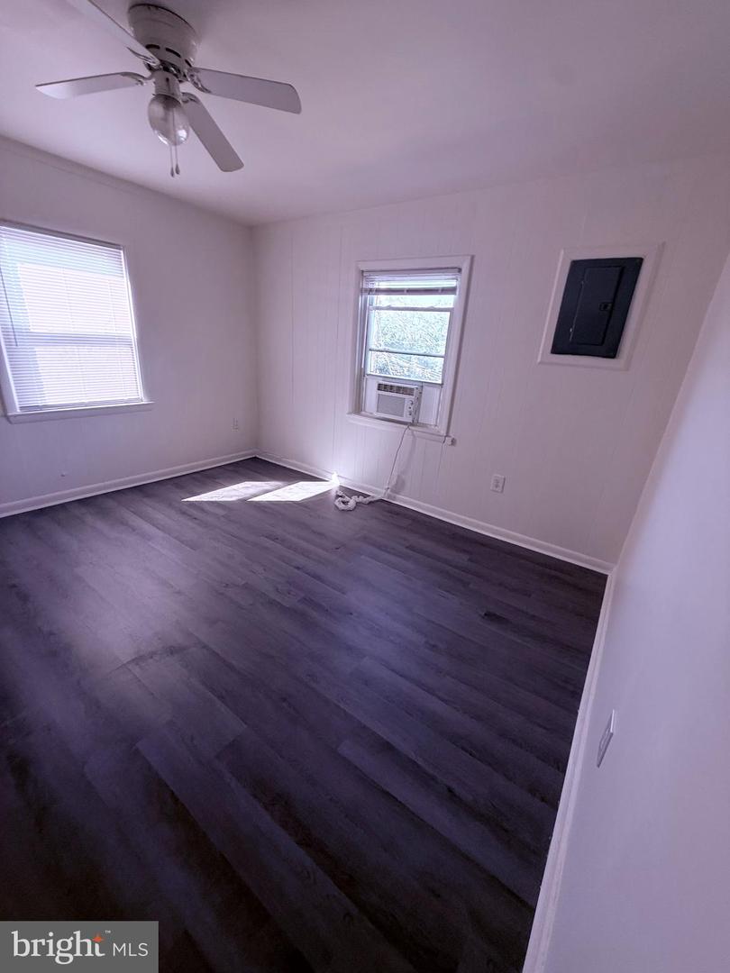 520 Baltic Ave #b Property Photo 10