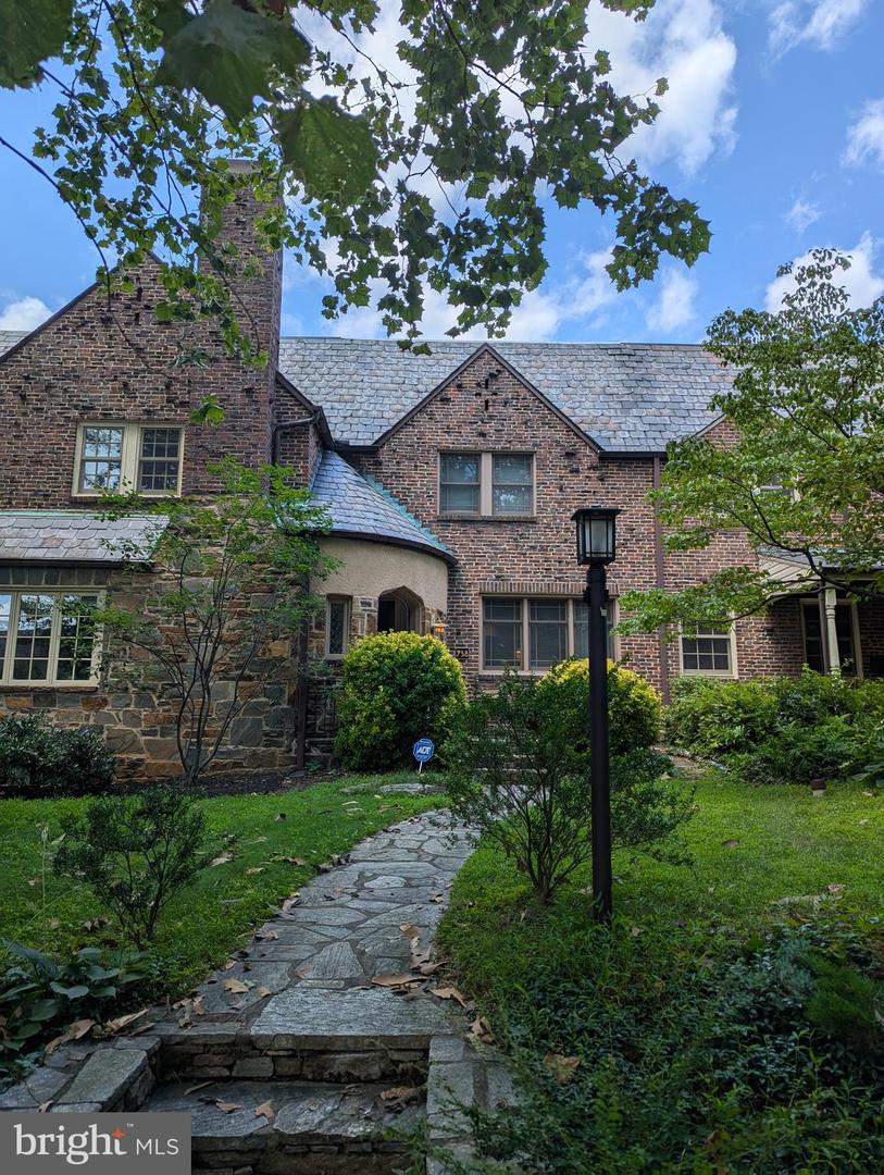 738 E Lake Ave Property Photo 1