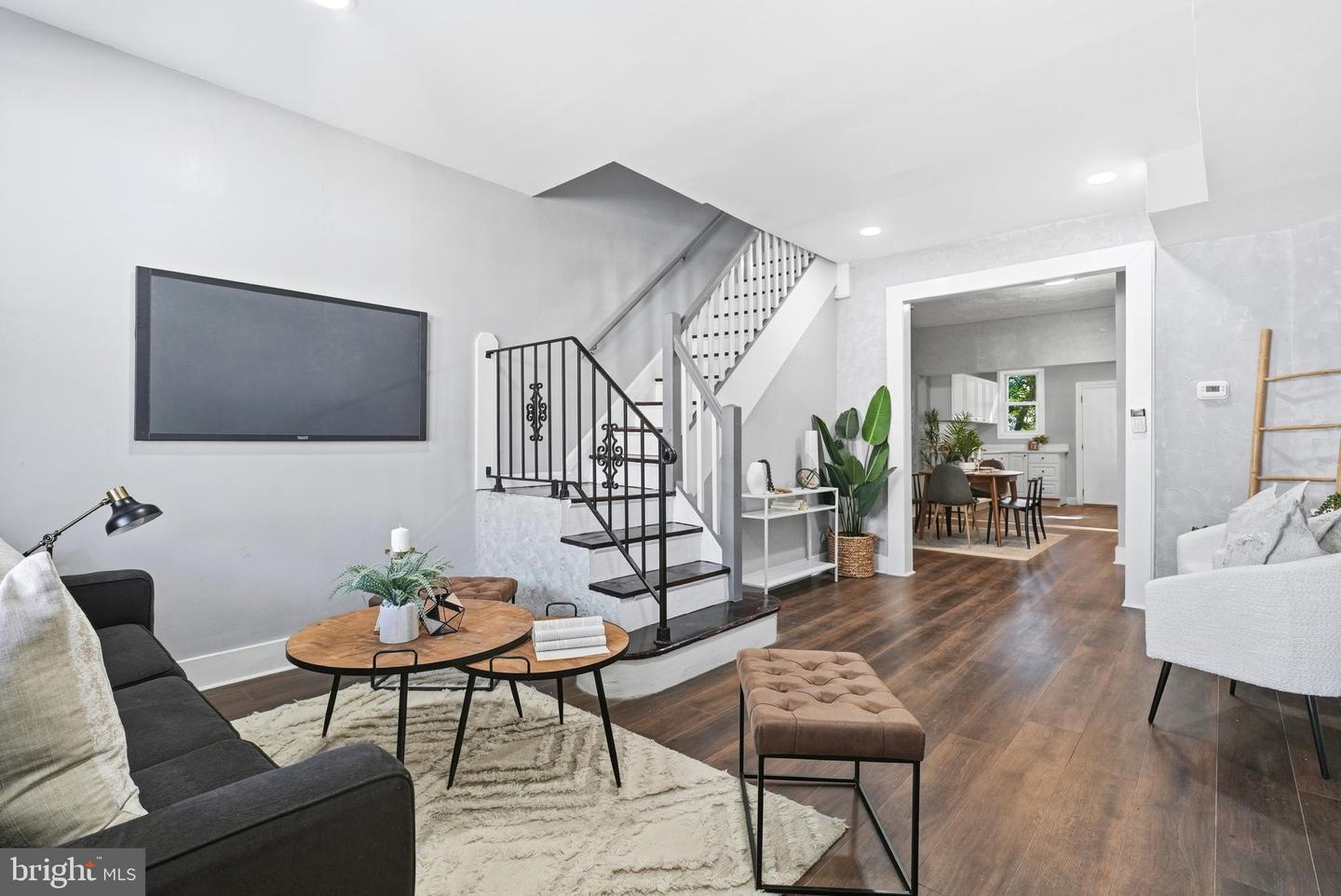 645 DUMBARTON AVE Property Photo 1