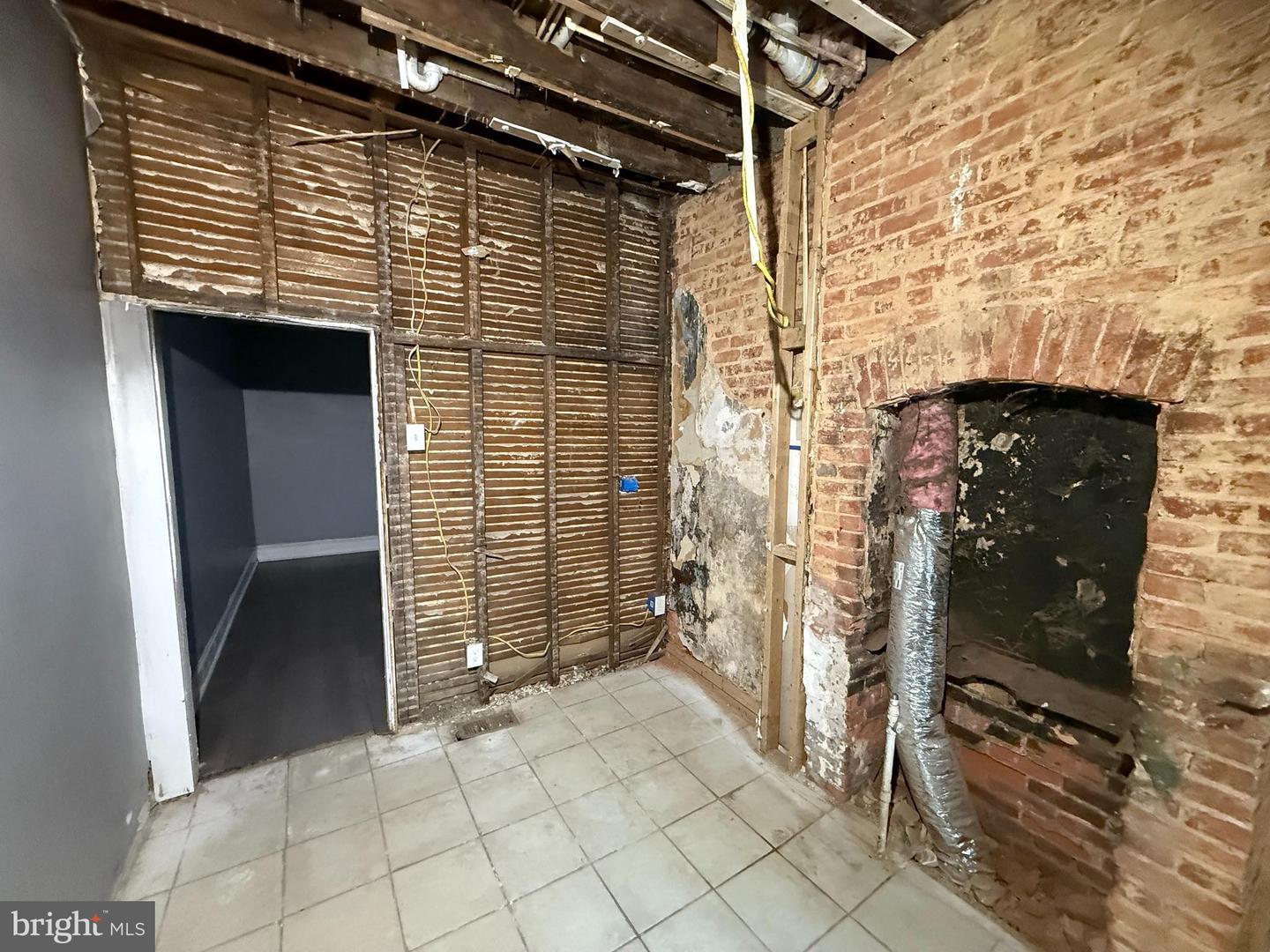 2422 Brentwood Ave Property Photo 6