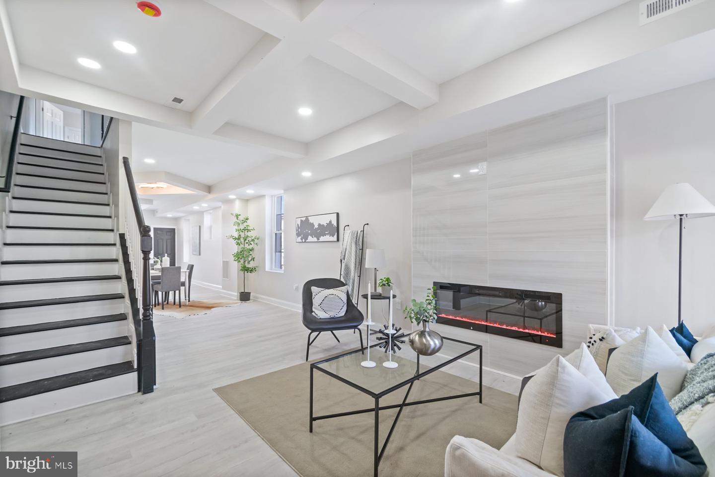 2119 WESTWOOD AVE Property Photo 1